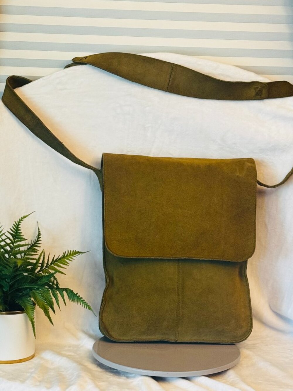 Vtg Y2K Gap Genuine Suede Olive Green Shoulder Crossbody Bag Flap Closure Boho
